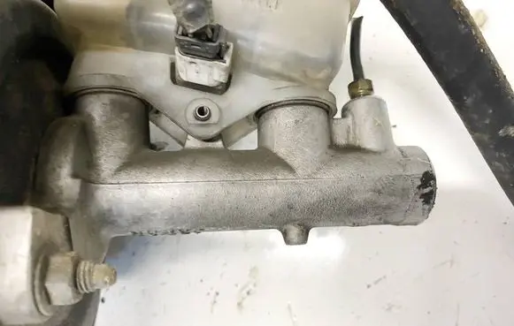 Master brake cylinder