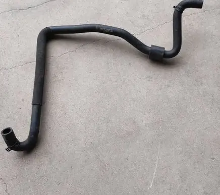 Coolant pipe/hose