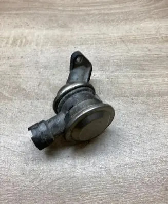 BMW 7 E65 E66 EGR valve 7508273 2823801