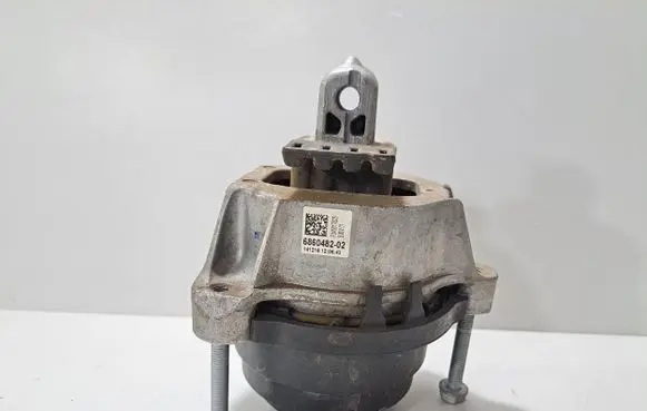 BMW 5 G30 G31 Engine mount bracket 6860482