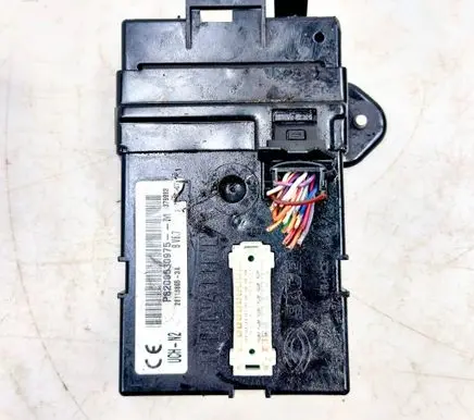 Renault Trafic II (X83) Comfort/convenience module P8200530975 P8200530975m 281188653A