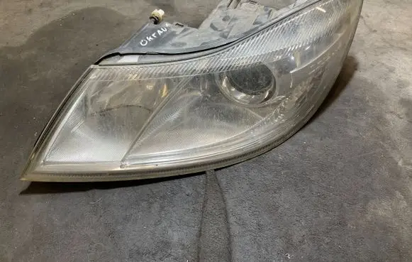 Skoda Octavia Mk2 (1Z) Headlight/headlamp 1LL24705203 24705203000065 1Z2941015F