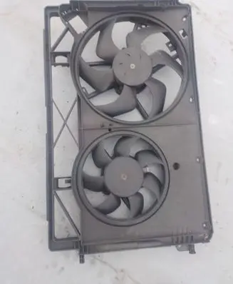 Opel Vivaro Radiator cooling fan shroud