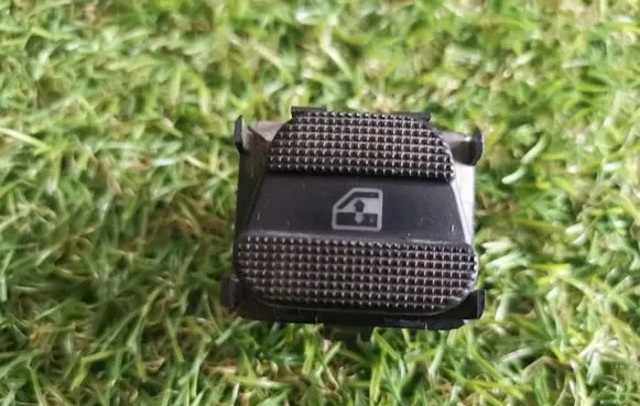 Volkswagen Golf III Electric window control switch 1H0959855C