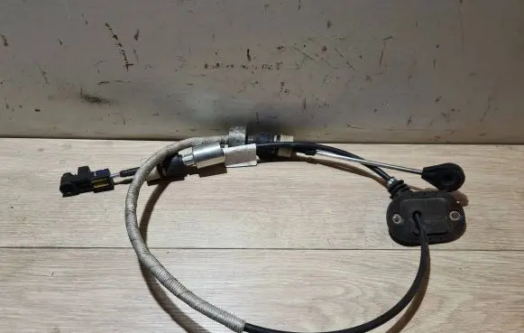 Volvo S80 Gear shift cable linkage 31259001
