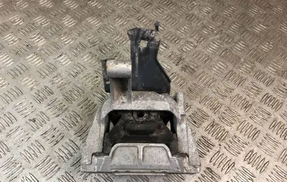 Audi Q3 8U Engine mount bracket 5N0199262F