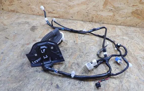 Lexus IS III XE30 Front door wiring loom/harness boot 8215253463A