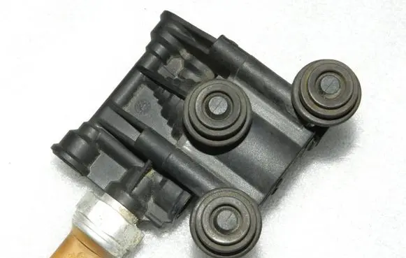 Land Rover Range Rover Sport L320 Air suspension valve block RVH000045 RVH000046