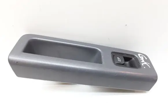 Volvo V50 Electric window control switch 8679477