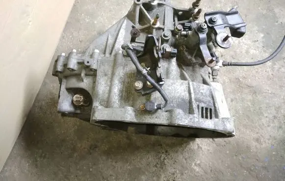 KIA Carnival Manual 5 speed gearbox 4300038050 G071110372