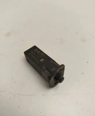 BMW 3 E46 Fuel tank opening switch 82289392