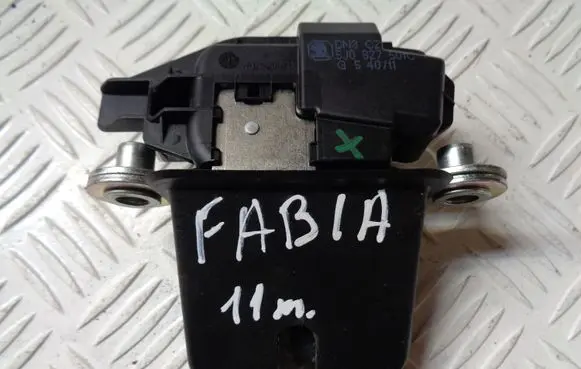 Skoda Fabia Mk2 (5J) Tailgate/trunk/boot lock/catch/latch 5J0827501C