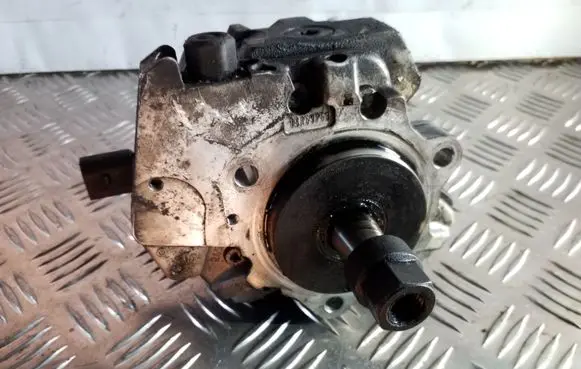 BMW X3 E83 Fuel injection high pressure pump 7788670 0445010045