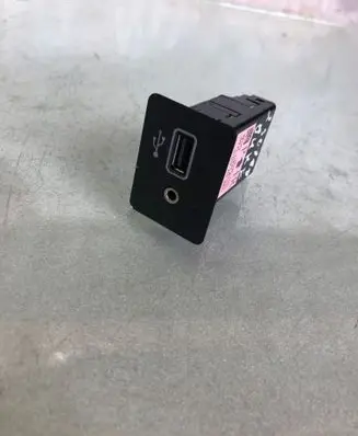 Nissan Juke II F16 USB socket connector 284h35fa0c