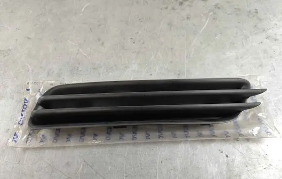 Volvo S70 V70 V70 XC Front bumper lower grill 9151511