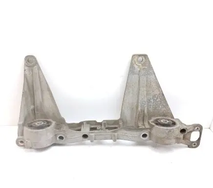 Mercedes-Benz Vito Viano W447 Rear differential/diff mount bracket A4473530000
