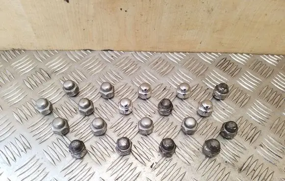 Nissan X-Trail T32 Nuts/bolts 