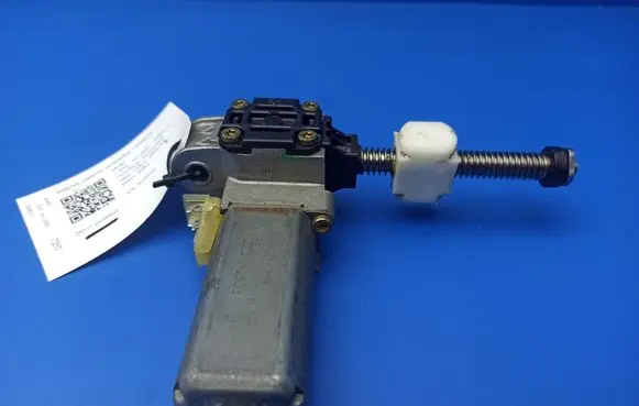 BMW 7 E65 E66 Seat adjustment motor 0390201955 0099785