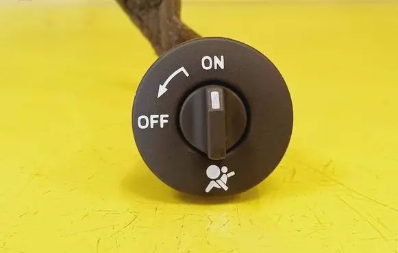 Passenger airbag on/off switch