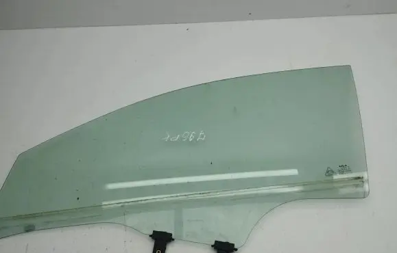 KIA Stonic Front door window glass four-door