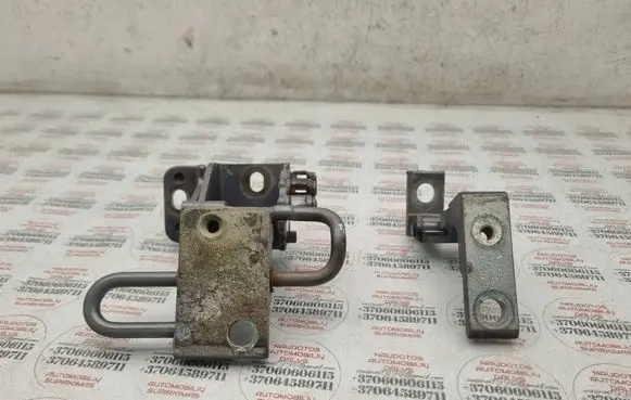Volkswagen Touareg I Front door hinge set 7L0831412