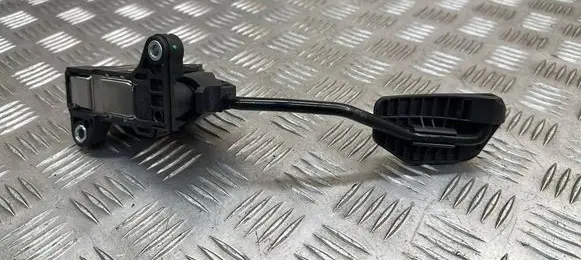 Toyota RAV 4 (XA40) Accelerator throttle pedal 781100W050 20470421529