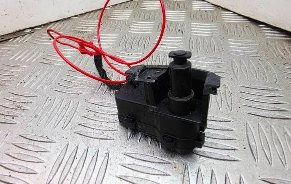 Audi A4 S4 B8 8K Fuel tank cap lock motor 8K0862153D