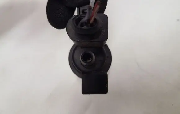 Audi A6 S6 C6 4F Breather valve 06E906517