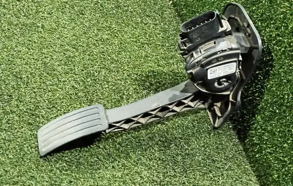 Ford Transit Accelerator throttle pedal 6C119F836CC 6C119966AA