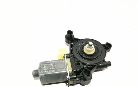 Audi Q2 - Front door window regulator motor 5Q0959801B 0130822717
