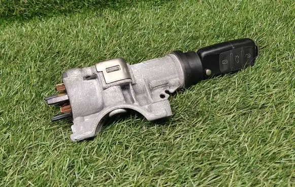 Skoda Fabia Mk2 (5J) Ignition lock 4B0905851Q