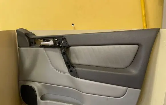 Opel Astra G Front door card panel trim 090561528