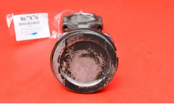 Volkswagen Golf V Piston 050G