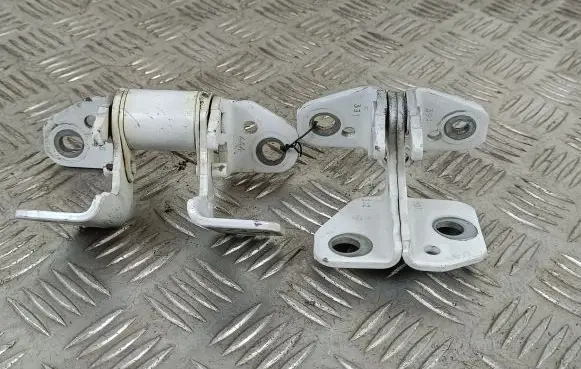 Rear door hinge set