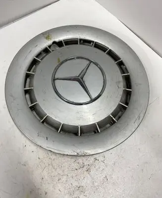Mercedes-Benz 280 560 W126 R14 wheel hub/cap/trim 1264010824