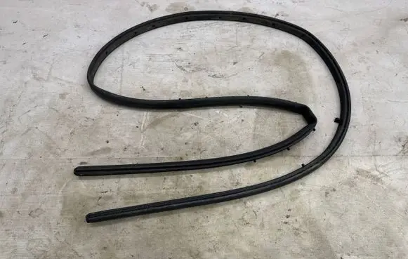 Peugeot 308 Engine compartment rubber 9835340380
