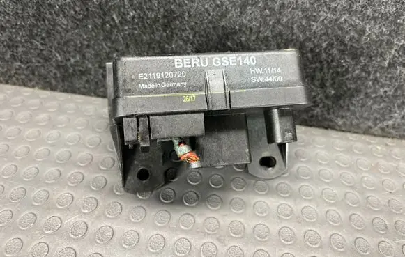 Mercedes-Benz E W211 Glow plug pre-heat relay E2119120720