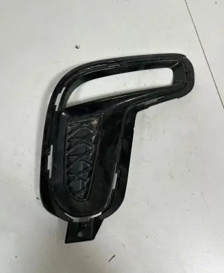 Dodge Durango Front fog light trim/grill