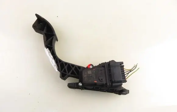 Ford Focus Accelerator throttle pedal 4M519F836AH