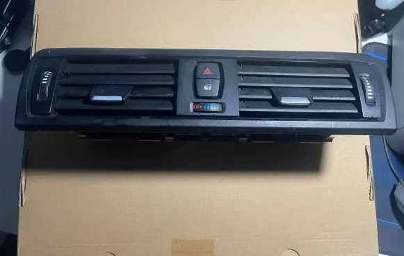 BMW 1 F20 F21 Dash center air vent grill 9207116 507892