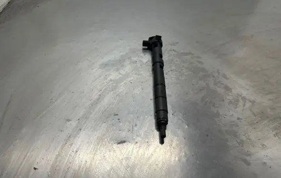 Volkswagen Polo V 6R Fuel injector 28231462 2835BE07R51 03P130277V400