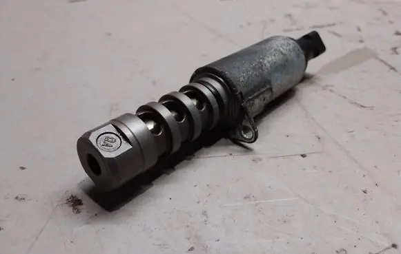 Audi A6 S6 C6 4F Camshaft vanos timing valve 06E109257J
