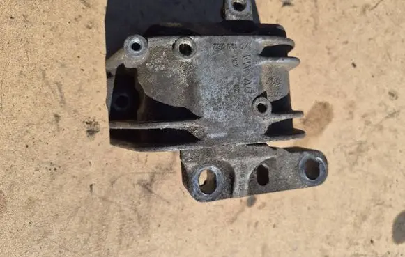 Audi A3 S3 8P Engine mount bracket 1K0199262BB