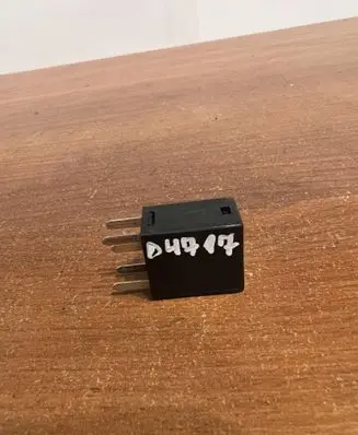 Chrysler 300C Other relay 05269988AA D4717