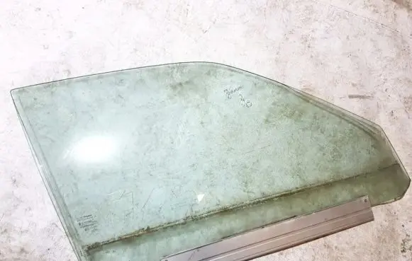 Jaguar XJ X308 Front door window glass four-door