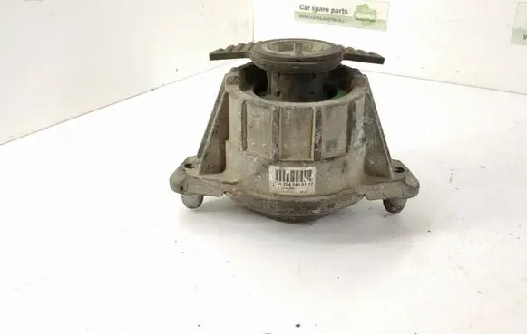 Mercedes-Benz C W204 Engine mount bracket 2042400117 2042404217