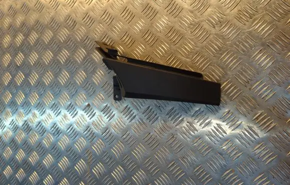 BMW 5 E60 E61 Seat belt trim 7038354