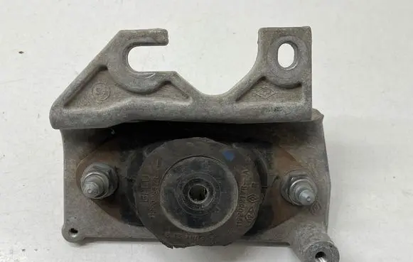 Renault Captur Engine mount bracket 112228880R