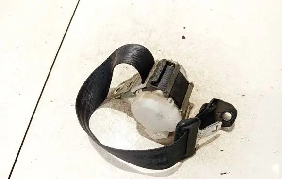 Mitsubishi Lancer X Rear seatbelt