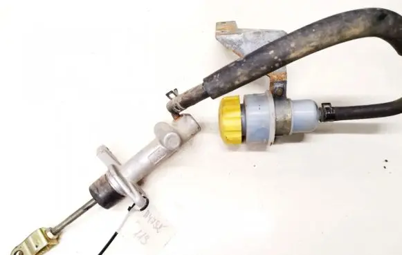 Chevrolet Tacuma Clutch master cylinder
